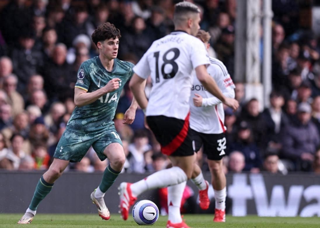 开云APP-热刺客场战胜劲旅，硬仗过关，积分榜上升(战场劝降喊话100句)