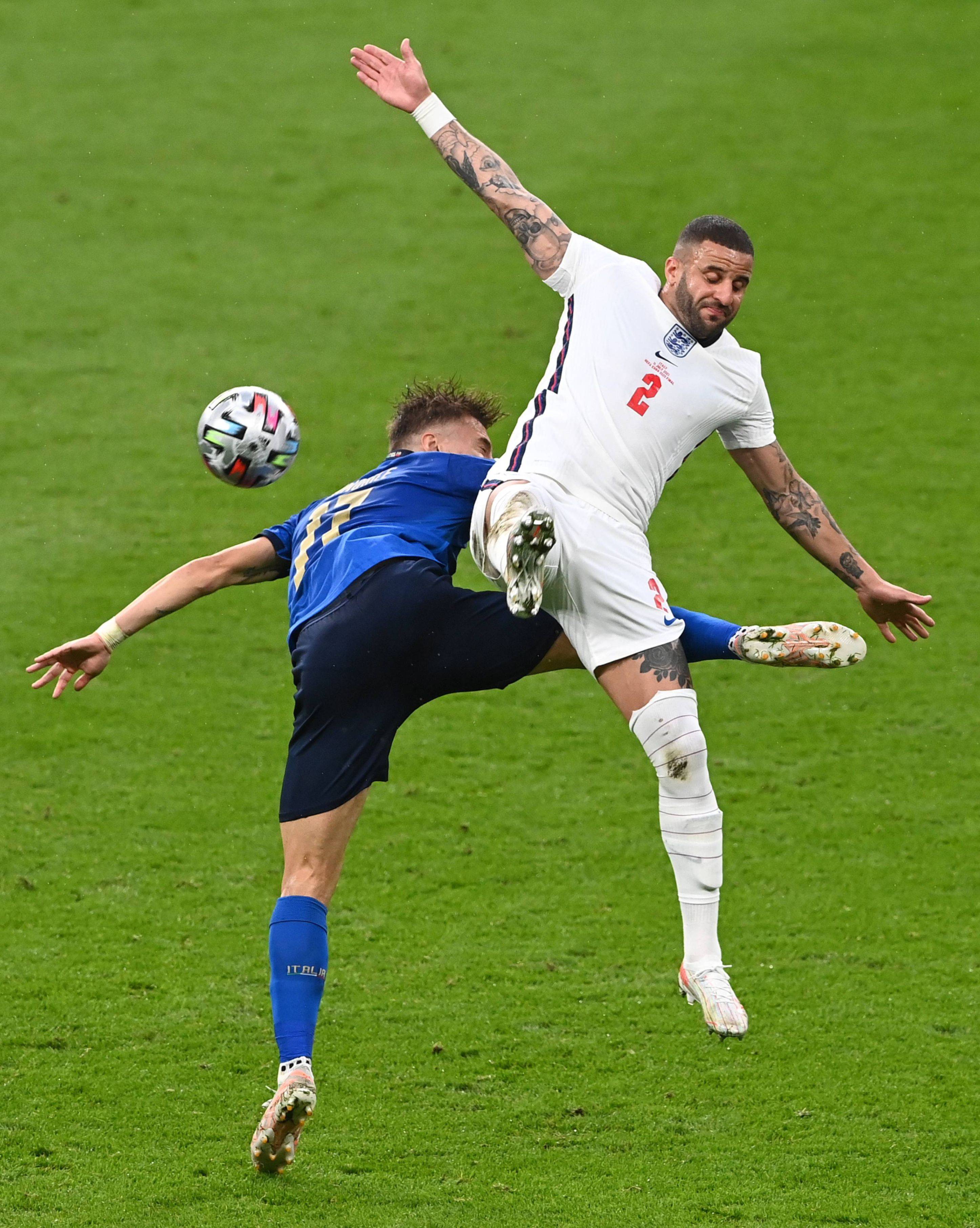 开云娱乐-包含国际足球比赛中球员们发挥出色，斩获佳绩的词条